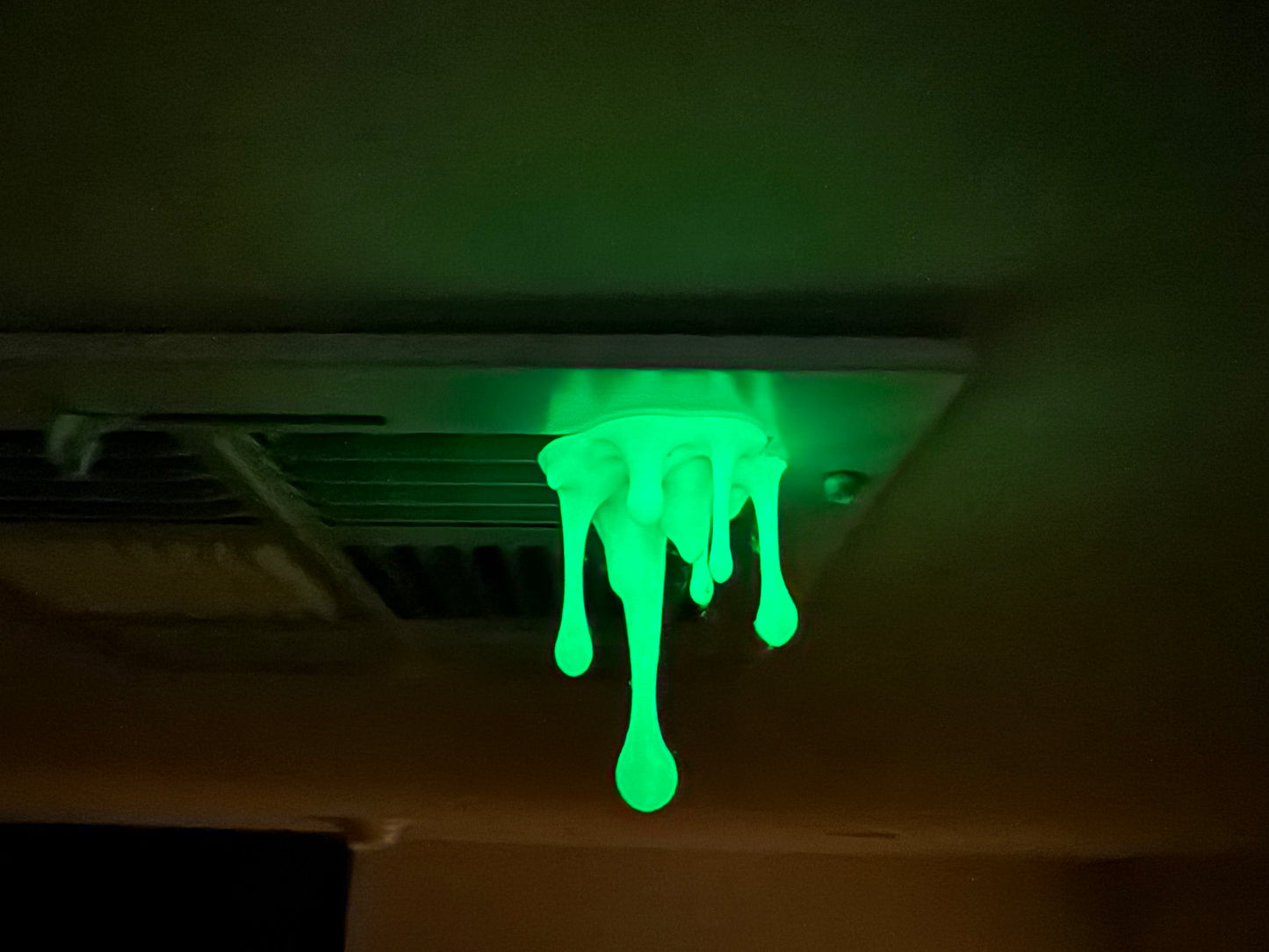 Ooze Spill – Magnetic Glow Decor